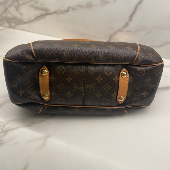 Louis Vuitton Galliera Monogram PM Handbag - Picture 5 of 16